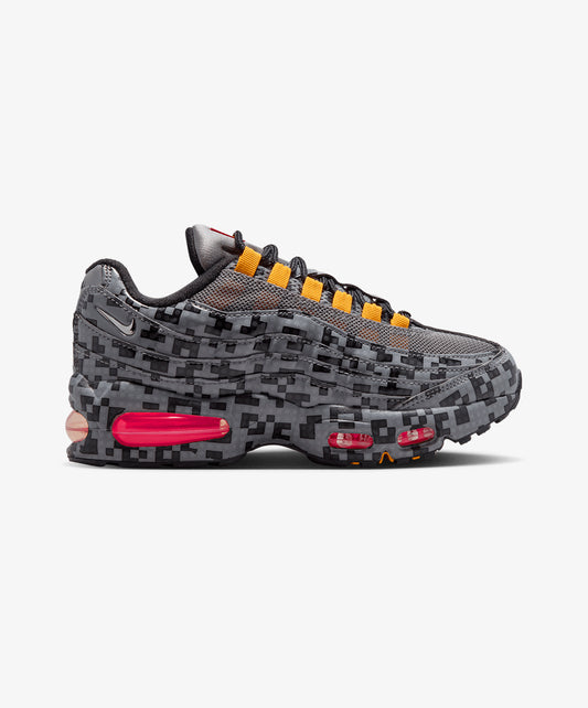 Nike | AIR MAX 95 X LEGO® COLLECTION (GS) { SMOKE GREY/METALLIC SILVER-BLACK