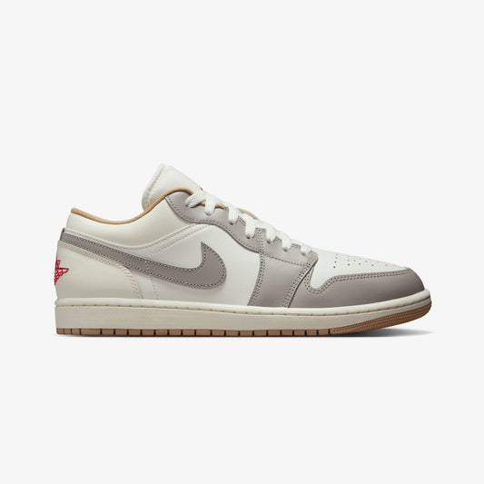 JORDAN | AIR JORDAN 1 LOW { SAIL/FIRE RED-COLLEGE GREY-HEMP
