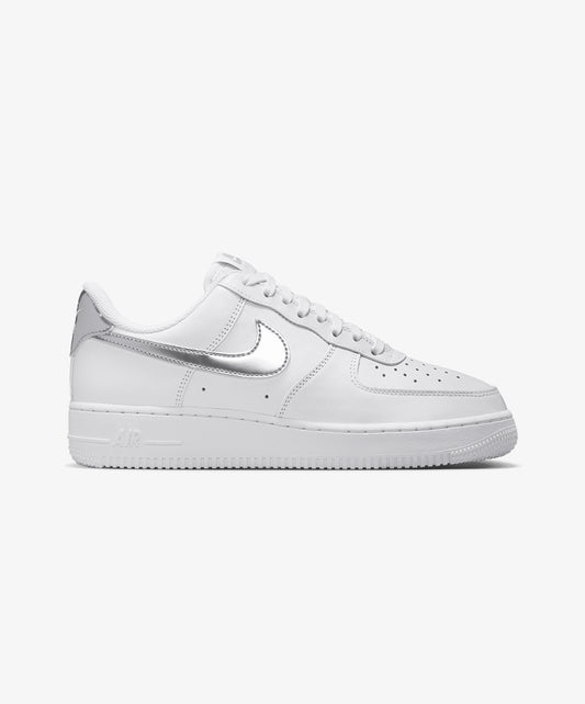Nike | AIR FORCE 1 '07 SE { WHITE/METALLIC SILVER