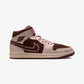 JORDAN | AIR JORDAN 1 MID SE { CACAO WOW/PEARL WHITE-RUST PINK