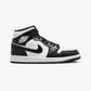 JORDAN | AIR JORDAN 1 MID { WHITE/BLACK-WHITE