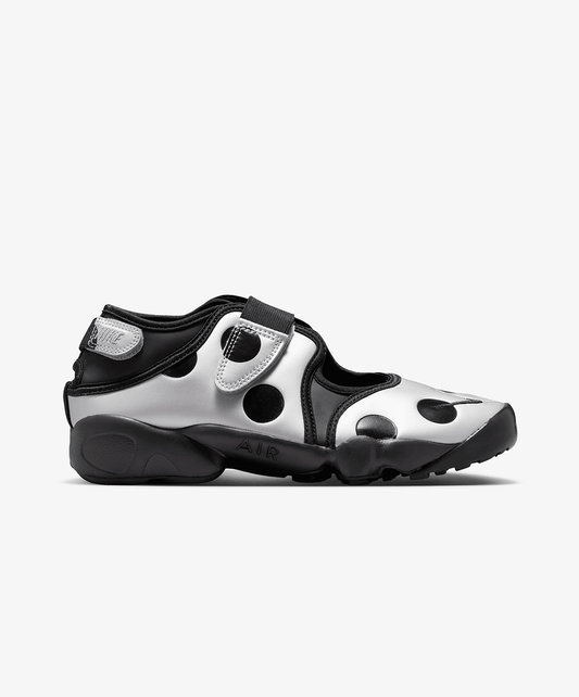 Nike | AIR RIFT { BLACK/BLACK-METALLIC SILVER