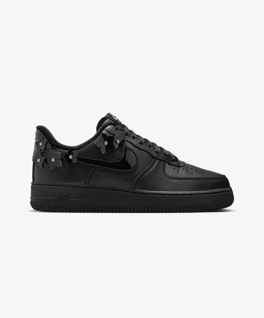 Nike | AIR FORCE 1 '07 { BLACK/BLACK-OFF NOIR-METALLIC SILVER