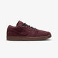 JORDAN | AIR JORDAN 1 LOW SE  { DARK TEAM RED/BLACK-GUM MED BROWN