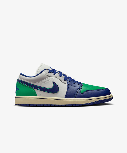 JORDAN | AIR JORDAN 1 LOW { SAIL/DEEP ROYAL BLUE-STADIUM GREEN
