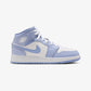 JORDAN | AIR JORDAN 1 MID { HYDROGEN BLUE/WHITE-ALUMINUM