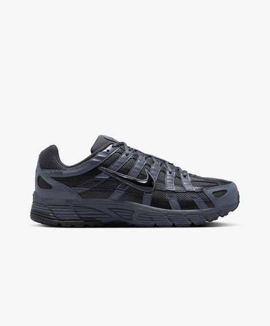 NIKE | P-6000 { DK SMOKE GREY/BLACK-CARBON