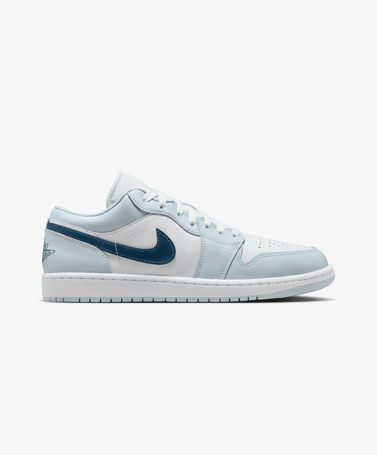 JORDAN | AIR JORDAN 1 LOW { AURA/SQUADRON BLUE-WHITE