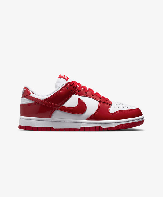 NIKE | DUNK LOW SE { WHITE/UNIVERSITY RED-WHITE