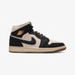 JORDAN | AIR JORDAN 1 MID SE { OFF NOIR/CHALK-CHALK-PEARL WHITE