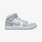 JORDAN | AIR JORDAN 1 MID { WHITE/ALUMINUM-WOLF GREY