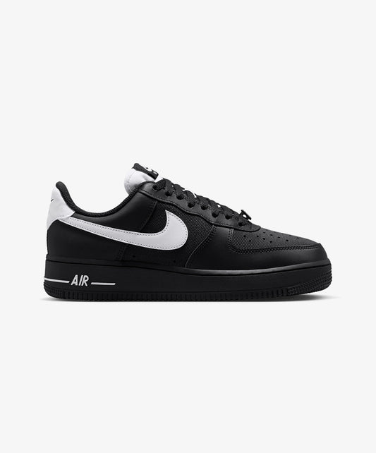 Nike | AIR FORCE 1 '07 SE { BLACK/WHITE-METALLIC SILVER