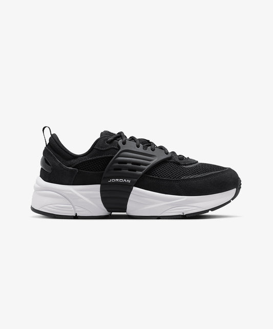 JORDAN | JORDAN TRUNNER O/S { BLACK/WHITE