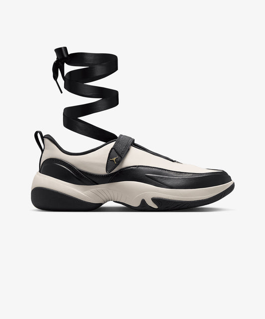 JORDAN | POINTE { BLACK/FLT GOLD STAR-CHALK