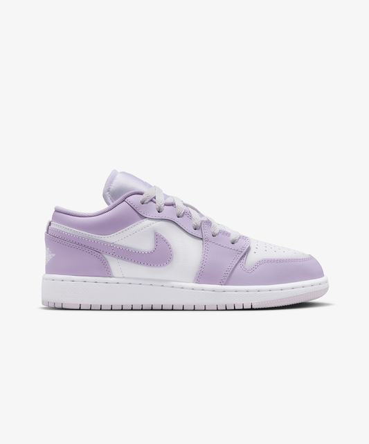 JORDAN | AIR JORDAN 1 LOW (GS) { BARELY GRAPE/WHITE-VIOLET MIST