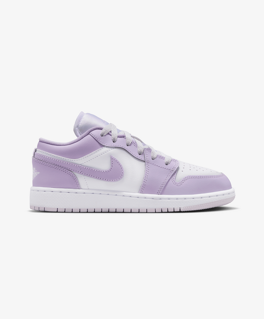 JORDAN | AIR JORDAN 1 LOW (GS) { BARELY GRAPE/WHITE-VIOLET MIST