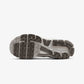 NIKE | ZOOM VOMERO 5 SE  { GREY FOG/PHOTON DUST-LIGHT BONE
