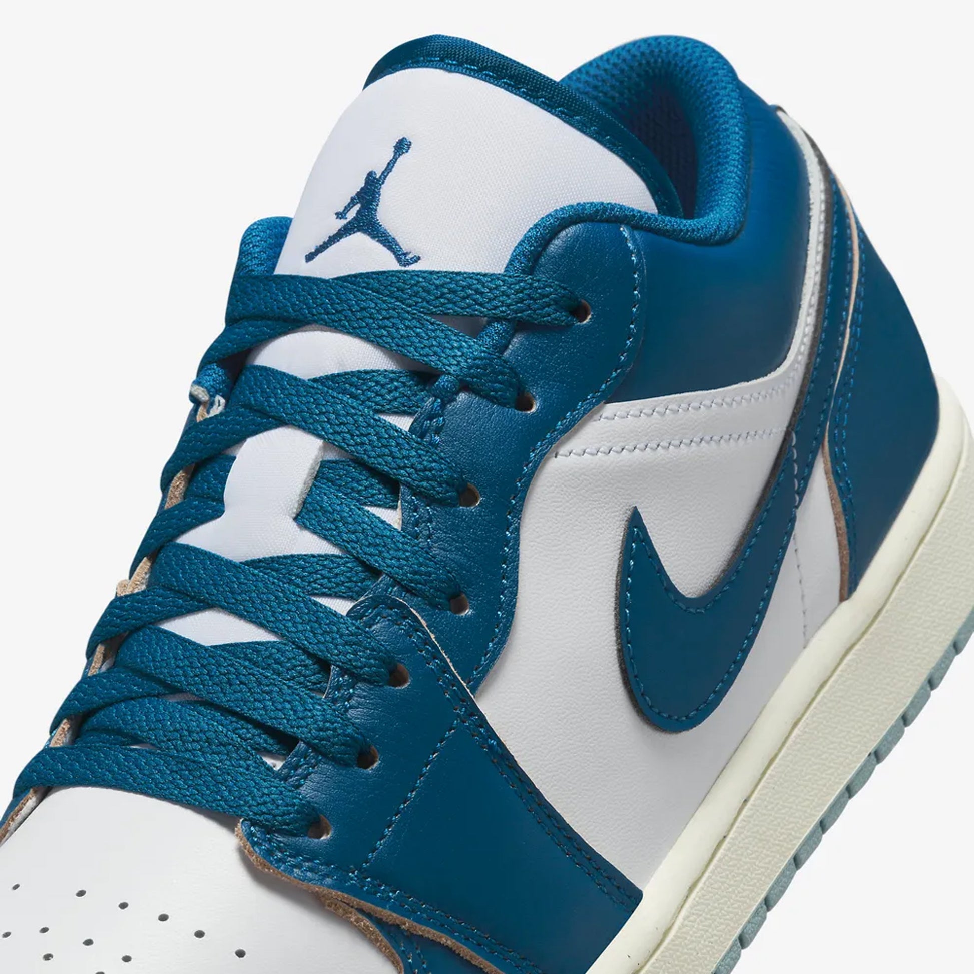 Jordan AIR JORDAN LOW SE WHITE/INDUSTRIAL BLUE-BLUE GREY-SAIL