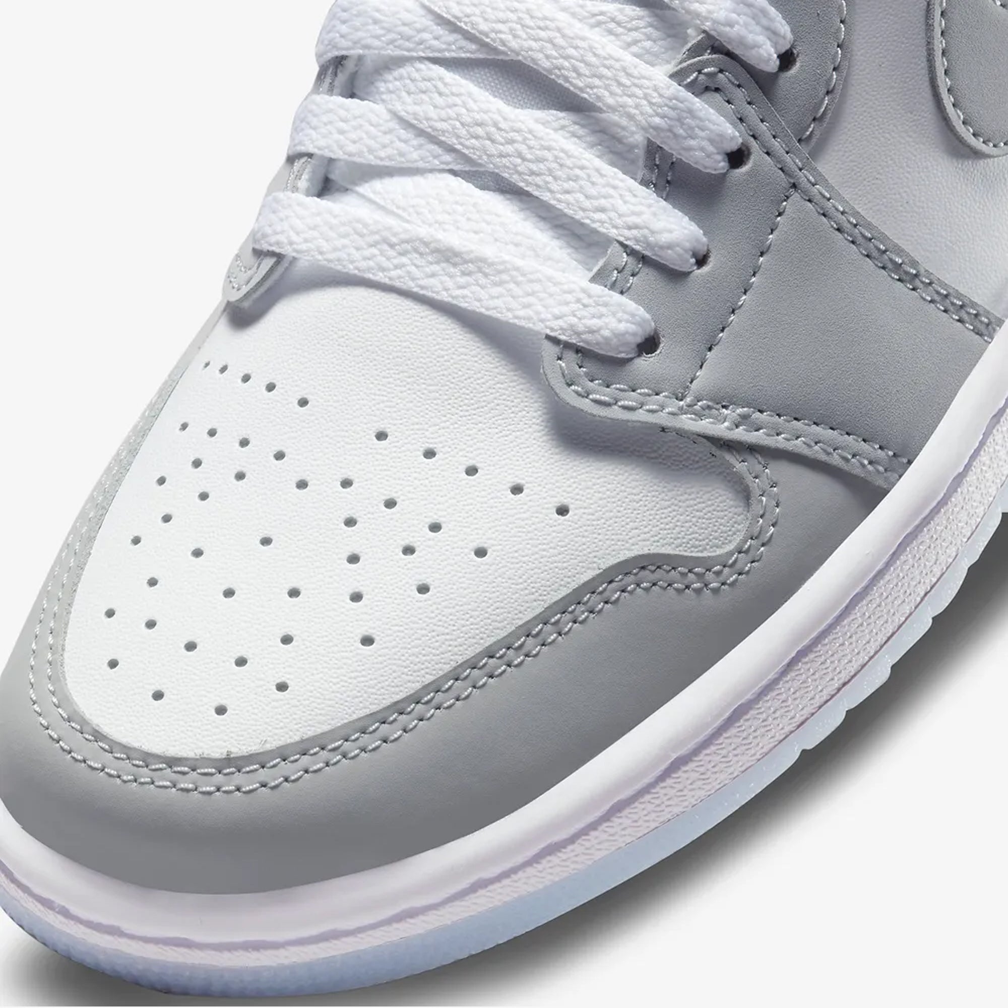 Jordan | AIR JORDAN 1 LOW { WHITE/WOLF GREY-ALUMINUM – Superkicks