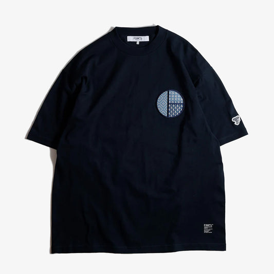 FDMTL | CIRCLE PATCH TEE { NAVY