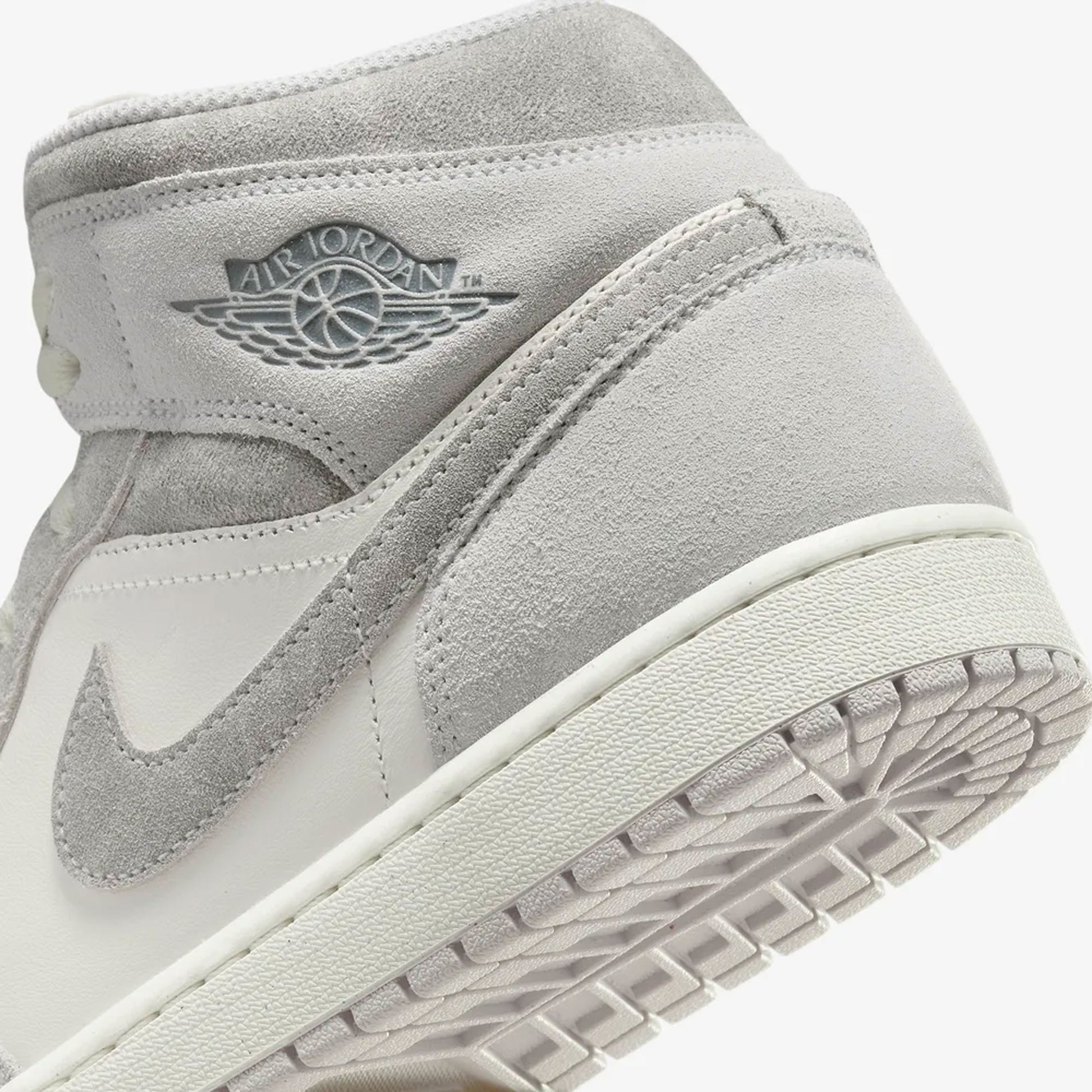 JORDAN AIR JORDAN MID SE NEUTRAL GREY/SMOKE GREY-SAIL