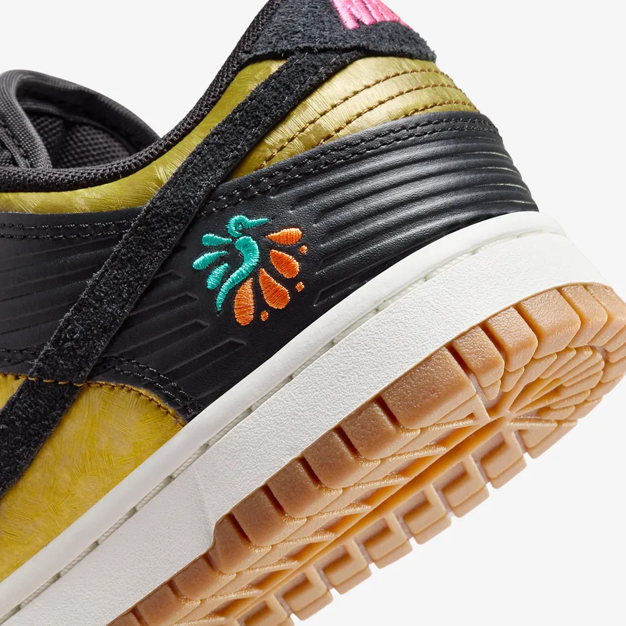 Nike | DUNK LOW PREMIUM { BLACK/KHAKI-METALLIC GOLD-MEDIUM ASH