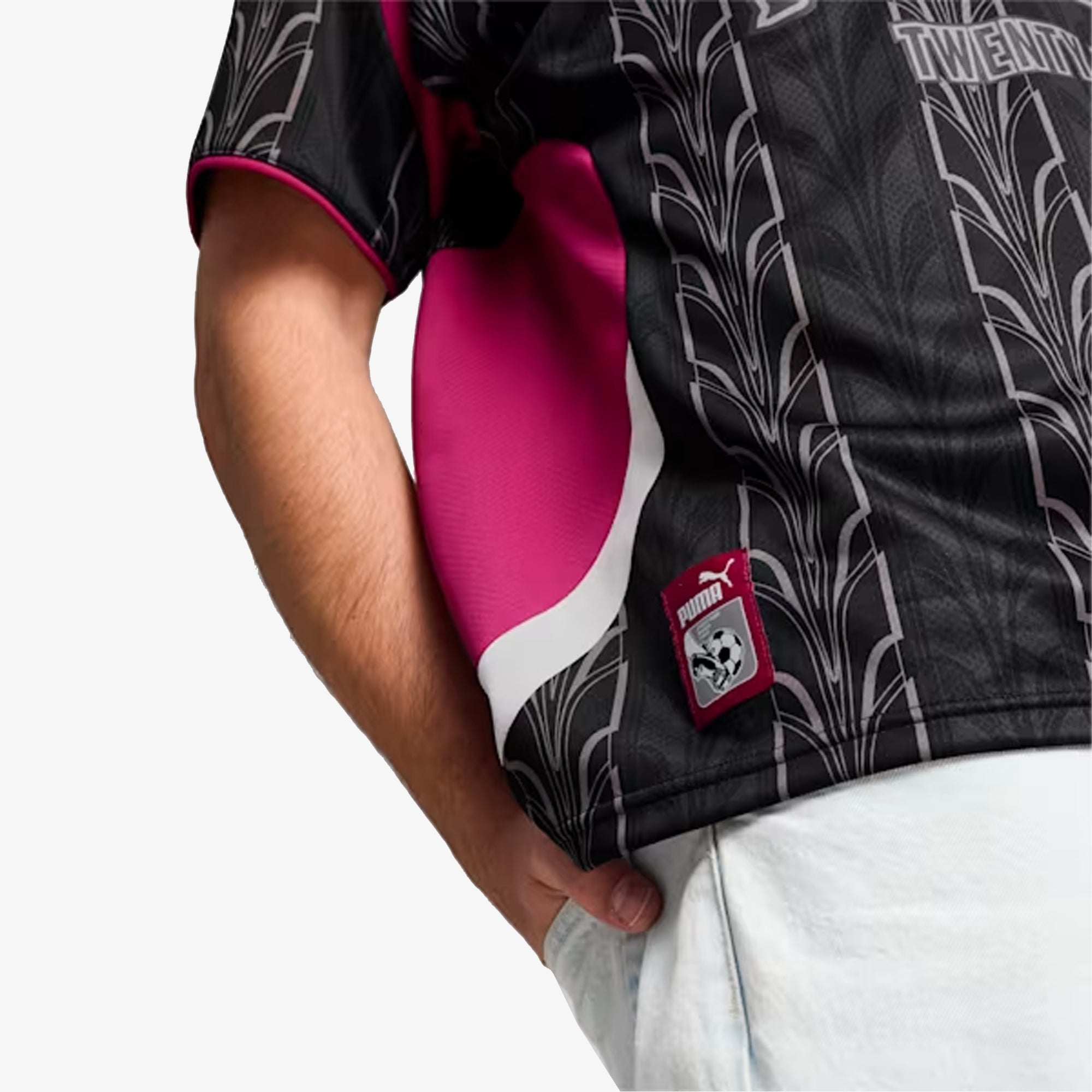 PUMA | X MAS TIEMPO RELAXED FIT JERSEY { BLACK/PINK – Superkicks