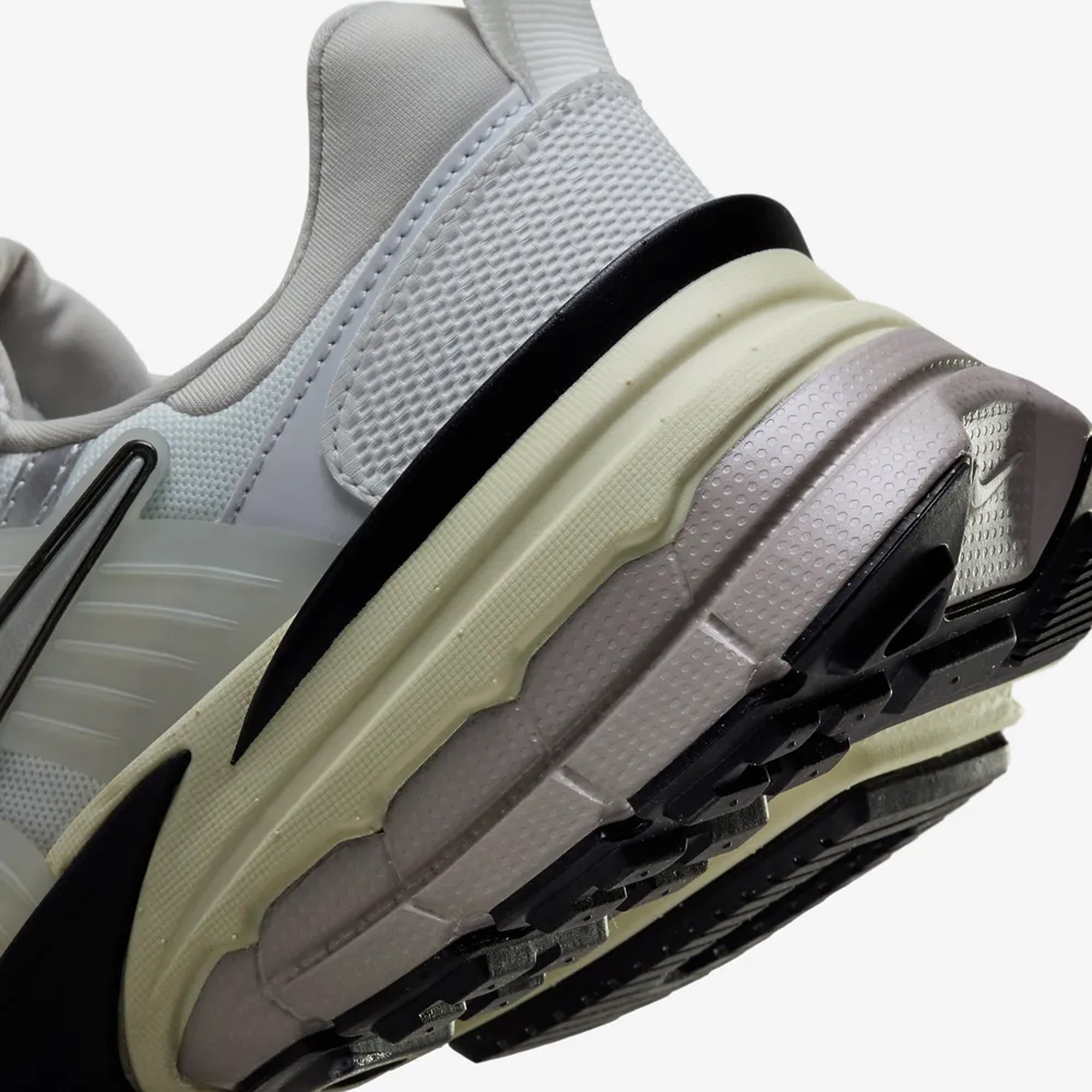 Nike | V2K RUN { SUMMIT WHITE/METALLIC SILVER – Superkicks