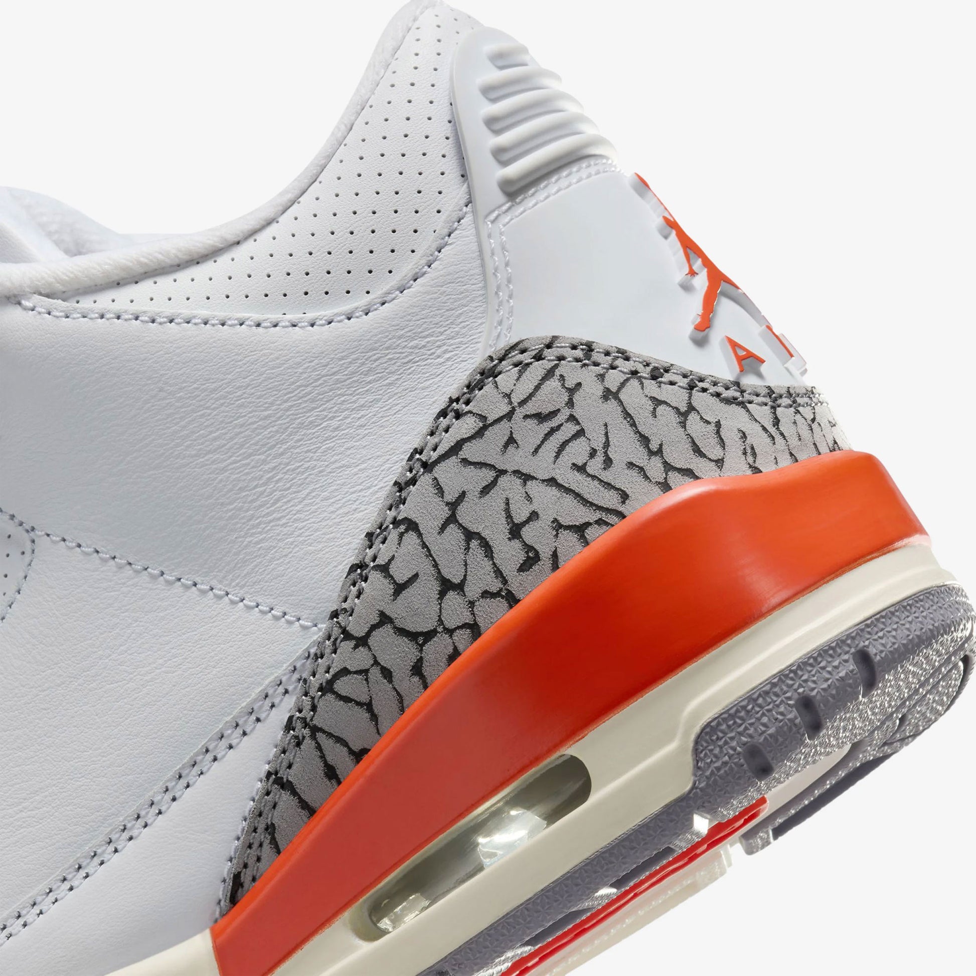 Sneakers Jordan Laser Orange Jordan AIR JORDAN RETRO WHITE/COSMIC