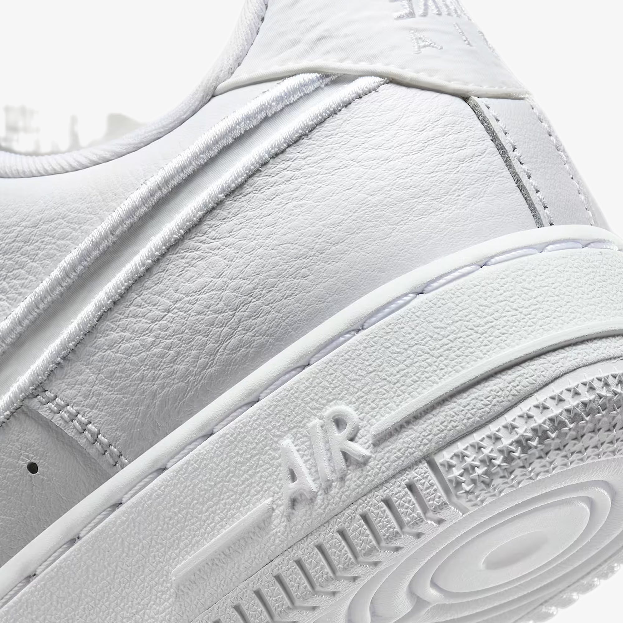 white nike shoes with silver tick