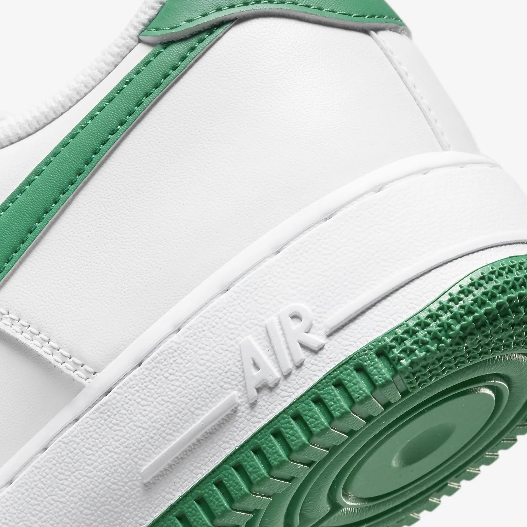 Nike | AIR FORCE 1 '07 { WHITE/MALACHITE-WHITE – Superkicks
