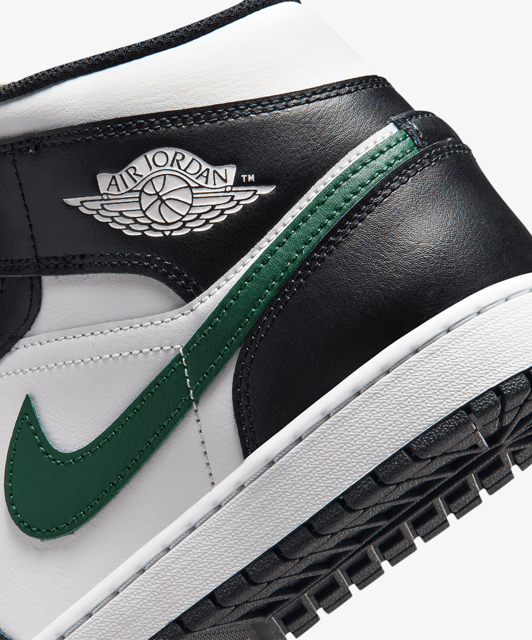 JORDAN | AIR JORDAN 1 MID { BLACK/SUMMIT WHITE-GORGE GREEN