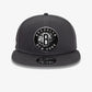 New Era | BROOKLYN NETS NBA SEASONAL INFILL GREY 9FIFTY SNAPBACK CAP  { GREY