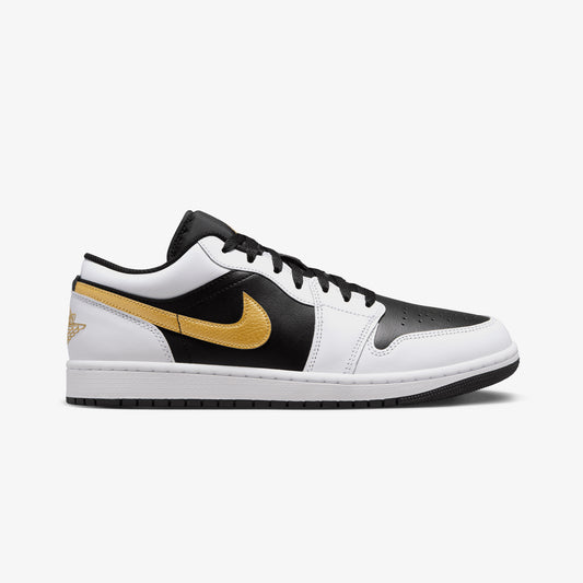 JORDAN | AIR JORDAN 1 LOW { WHITE/METALLIC GOLD-BLACK