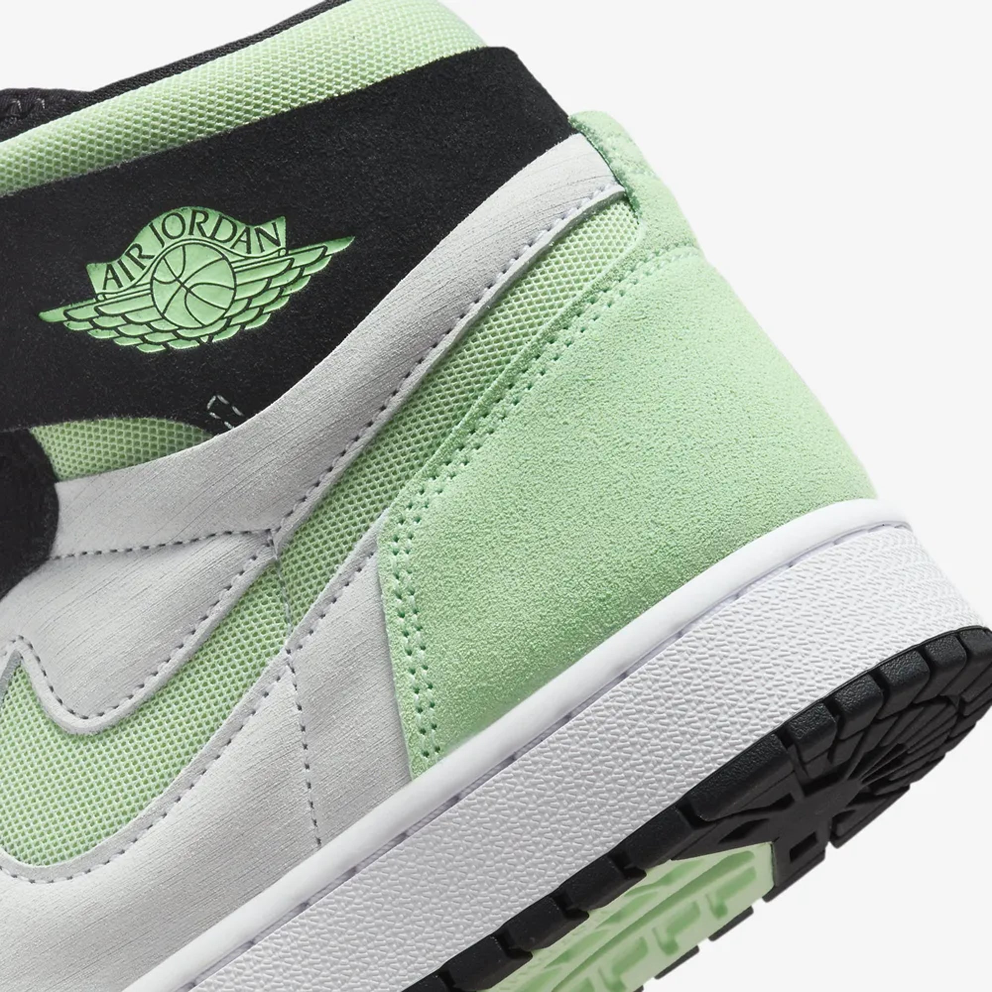 Buy JORDAN AIR JORDAN 1 ZOOM CMFT 2 'WHITE/BLACK/HONEYDEW/GREEN