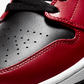 JORDAN | AIR JORDAN 1 MID { BLACK/BLACK-GYM RED
