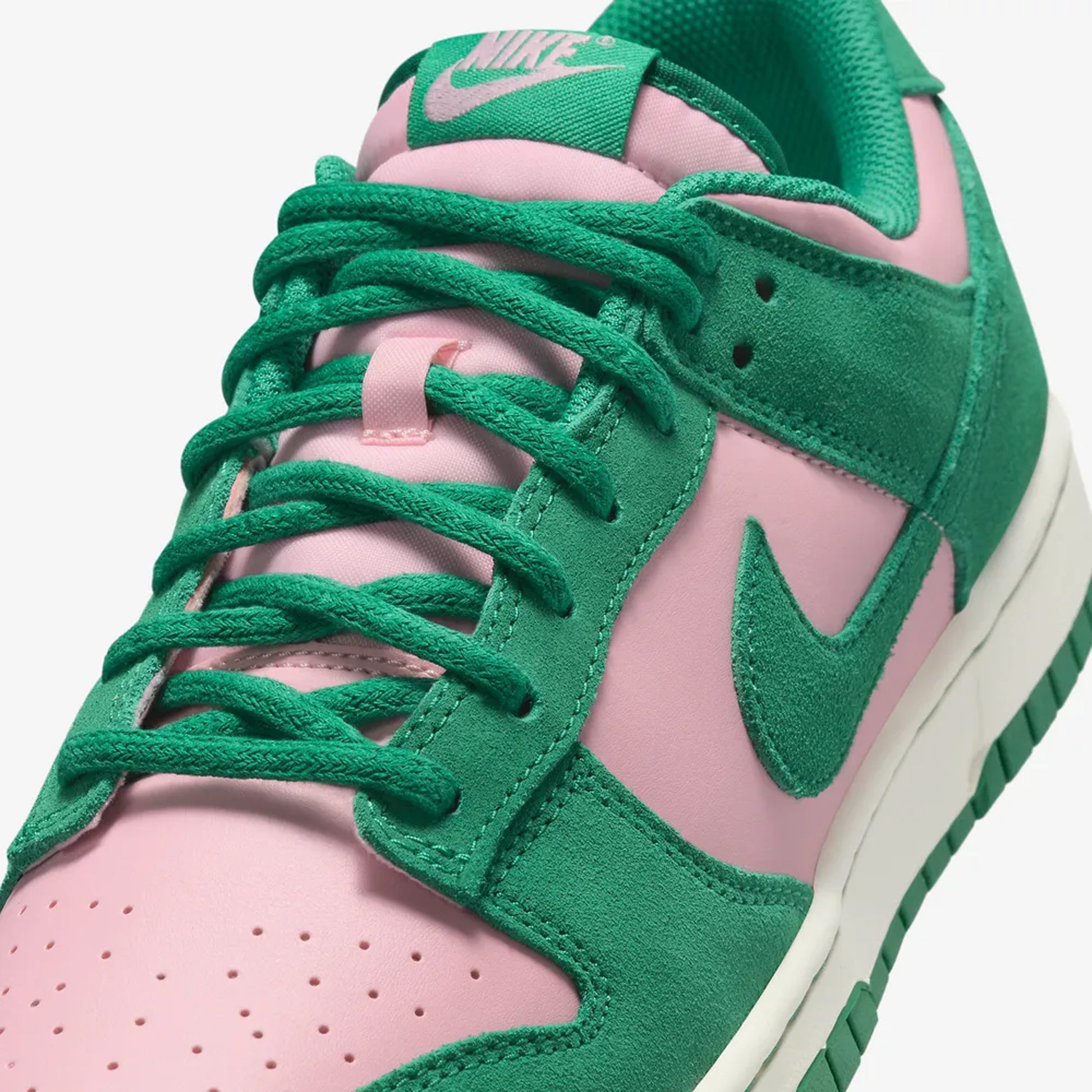 Nike DUNK LOW RETRO SE MED SOFT PINK/MALACHITE-SAIL – Superkicks