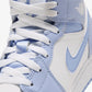 JORDAN | AIR JORDAN 1 MID { HYDROGEN BLUE/WHITE-ALUMINUM
