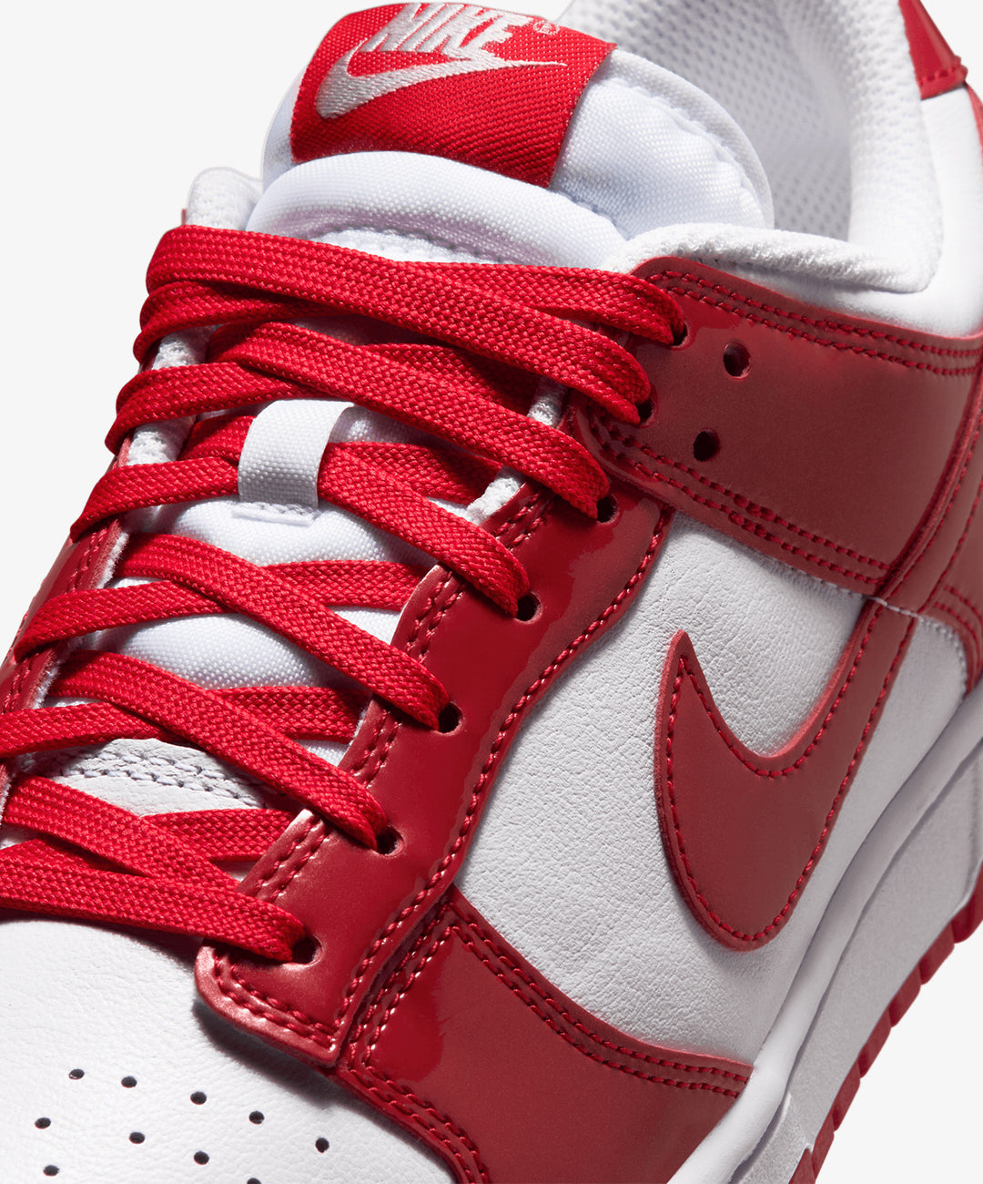 NIKE | DUNK LOW SE { WHITE/UNIVERSITY RED-WHITE – Superkicks