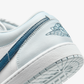JORDAN | AIR JORDAN 1 LOW { AURA/SQUADRON BLUE-WHITE