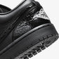 JORDAN | AIR JORDAN 1 LOW SE { BLACK/BLACK-WHITE-METALLIC SILVER