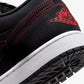 JORDAN | AIR JORDAN 1 LOW { BLACK/UNIVERSITY RED-WHITE
