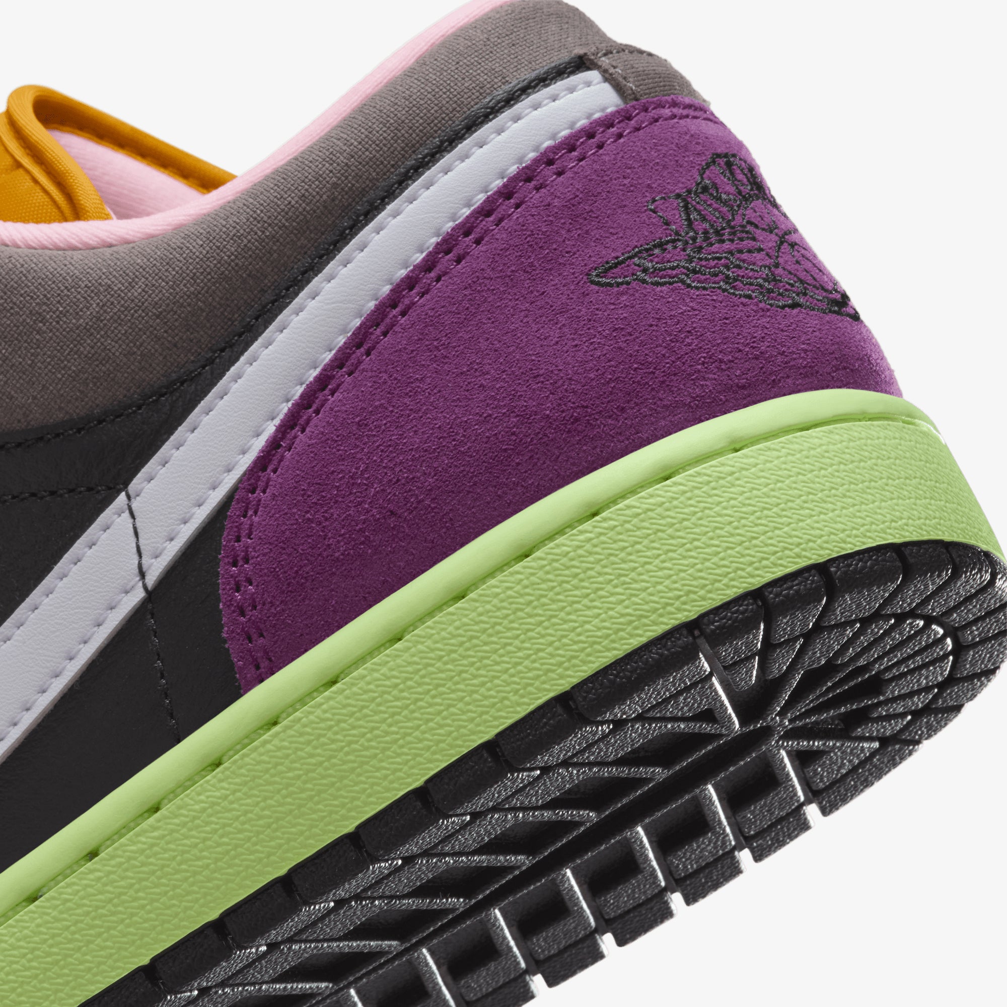 JORDAN | AIR JORDAN 1 LOW SE { OIL GREY/WHITE-CAVE STONE-ARCTIC