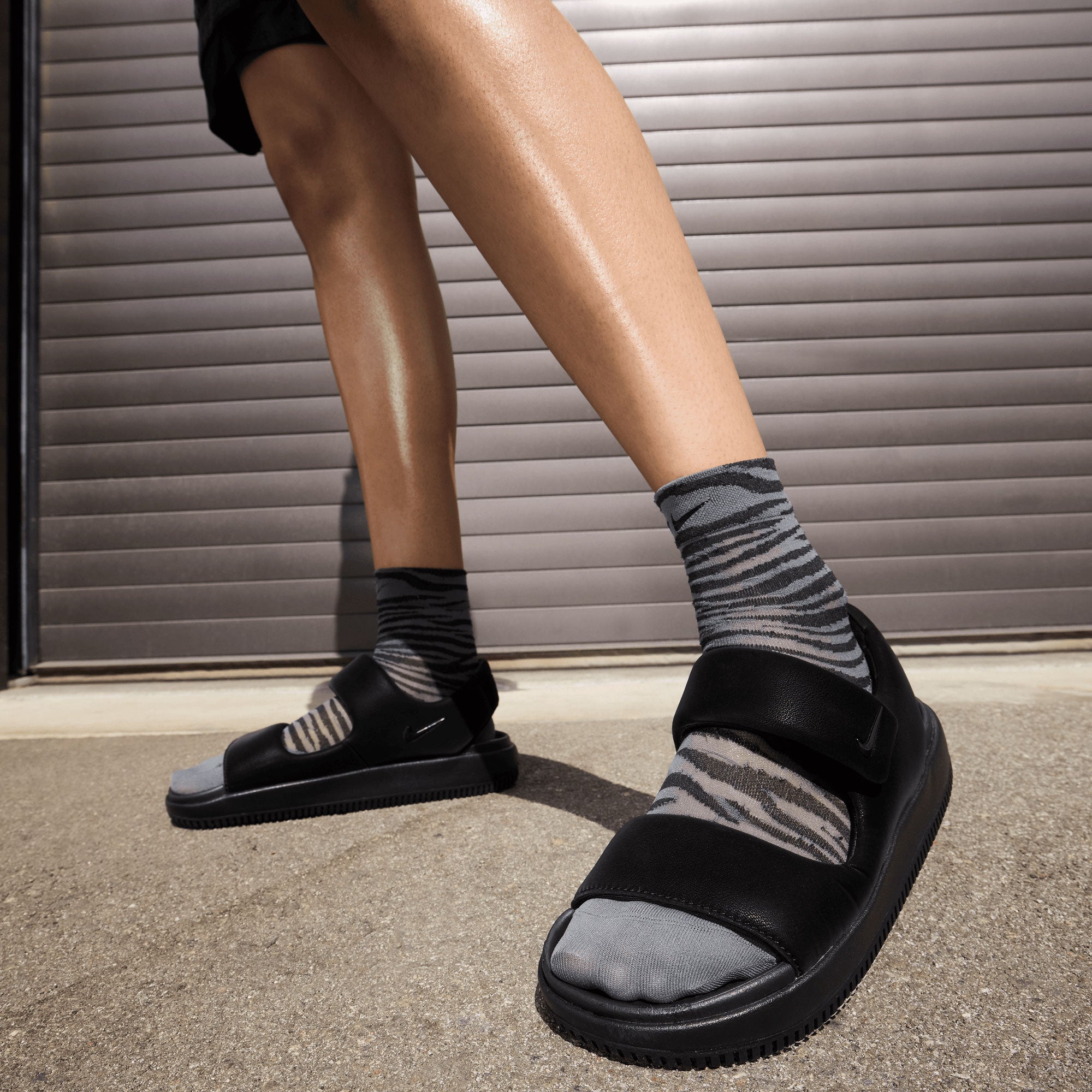 Nike Calm Sandal ブラック/ブラック-ブラック サイズ9/10 Nike | CALM SANDALS { BLACK/BLACK-BLACK – Superkicks