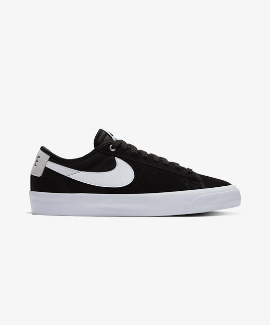 Nike | SB ZOOM BLAZER LOW PRO GT { BLACK/WHITE-BLACK-GUM LIGHT BROWN