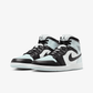 JORDAN | AIR JORDAN 1 MID { BLACK/SQUADRON BLUE-AURA-WHITE