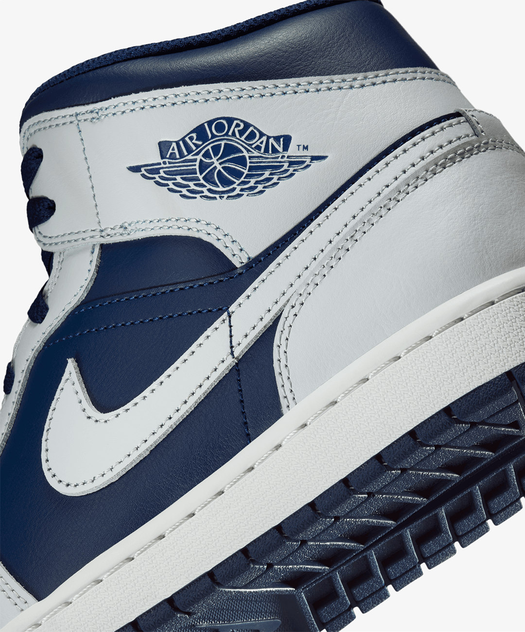 JORDAN | AIR JORDAN 1 MID { BLUE VOID/PURE PLATINUM-SUMMIT WHITE