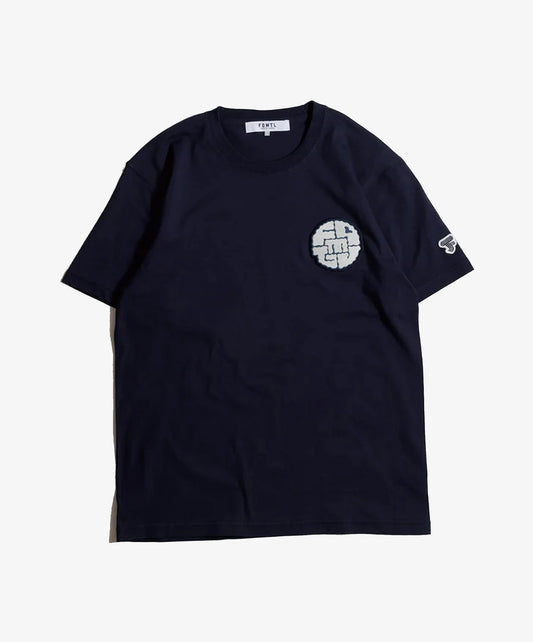 FDMTL | CIRCLE PATCH TEE { NAVY