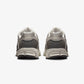 Nike | ZOOM VOMERO 5  { COBBLESTONE/LIGHT BONE-LIGHT BONE