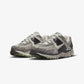 Nike | ZOOM VOMERO 5  { COBBLESTONE/LIGHT BONE-LIGHT BONE